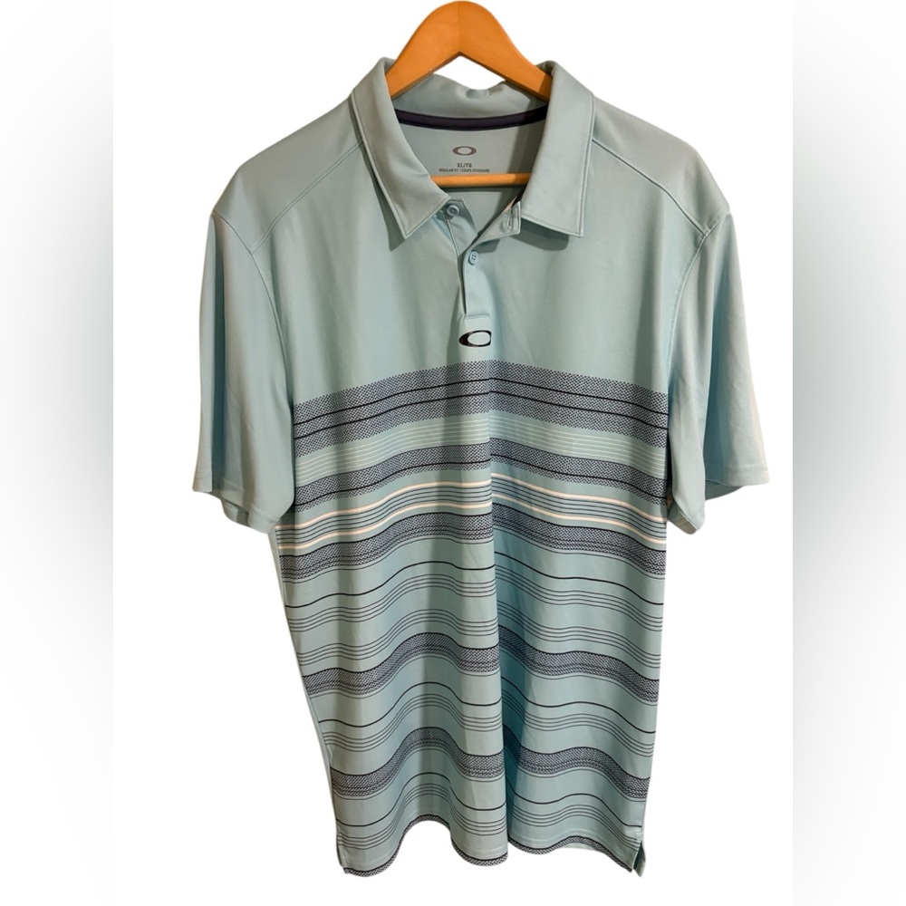 OAKLEY Sky Blue and dark blue mens’ golf polo. Size XL. NWOT